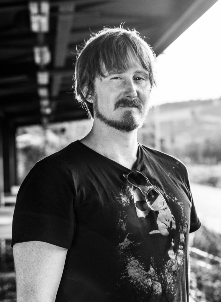 UeberMichHaltung 749x1024